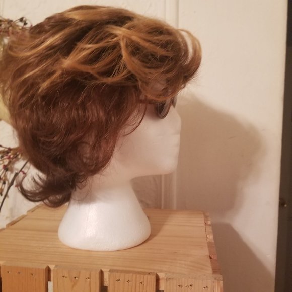 Wig - Picture 6 of 9